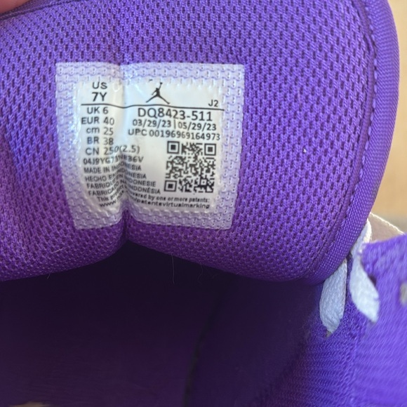 Nike Air Jordan 1 Mid Purple Venom Size 7Y - Picture 7 of 10